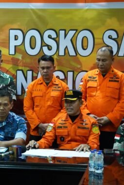 Evakuasi Helikopter Jatuh Sekadau, 8 Korban Ditemukan
